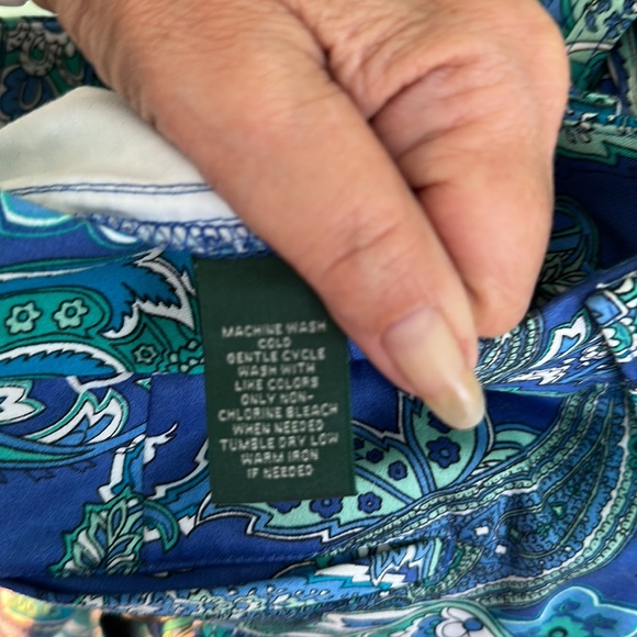 Ralph Lauren shorts. Size 16,paisley print, two front, two flat back pockets - Picture 8 of 10